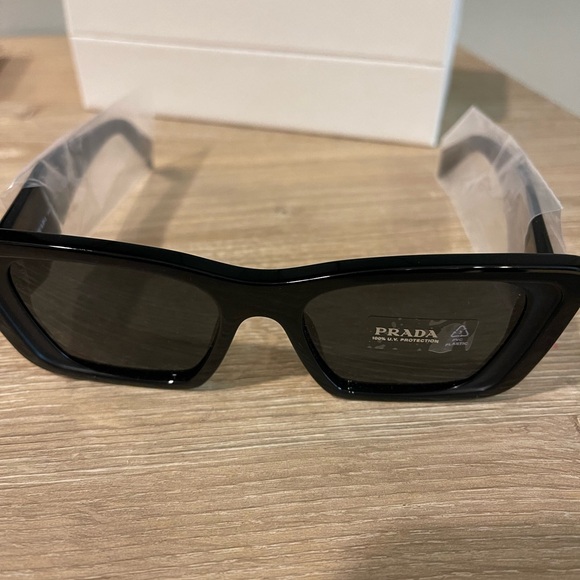 AUTHENTIC NEVER WORN PRADA GLASSES - Picture 2 of 6